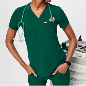 Figs Catalina one pocket scrub top